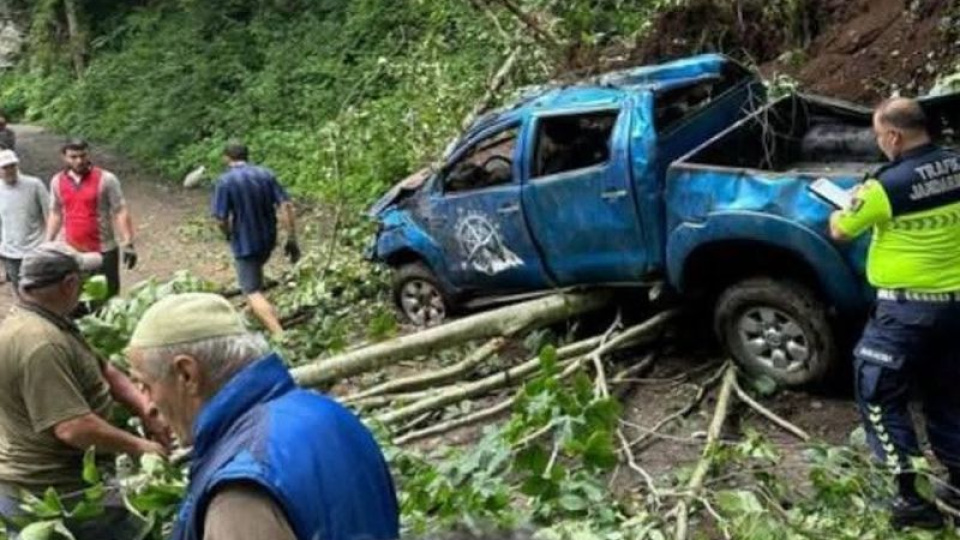 Rize'de kahreden kaza! Uçuruma yuvarlanan kamyonetteki çift öldü