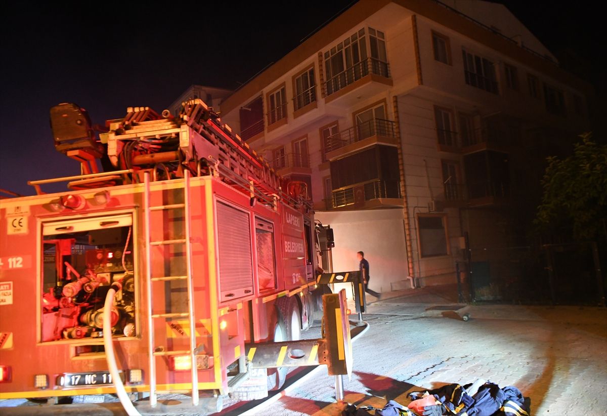 Lapseki'de apartmanda çıkan dumandan 5 kişi etkilendi