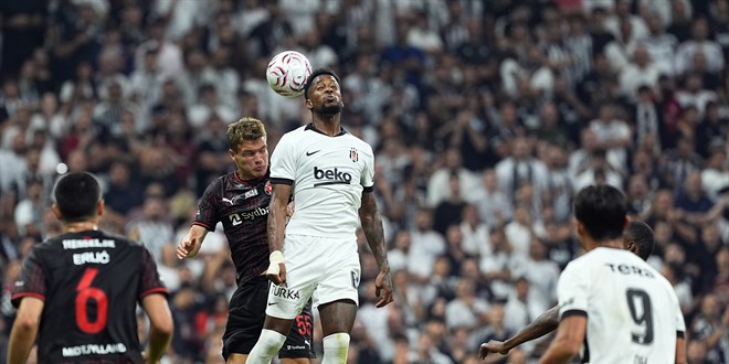 Beşiktaş, Avrupa Ligi'nde tek golle tur avantajını kaptı