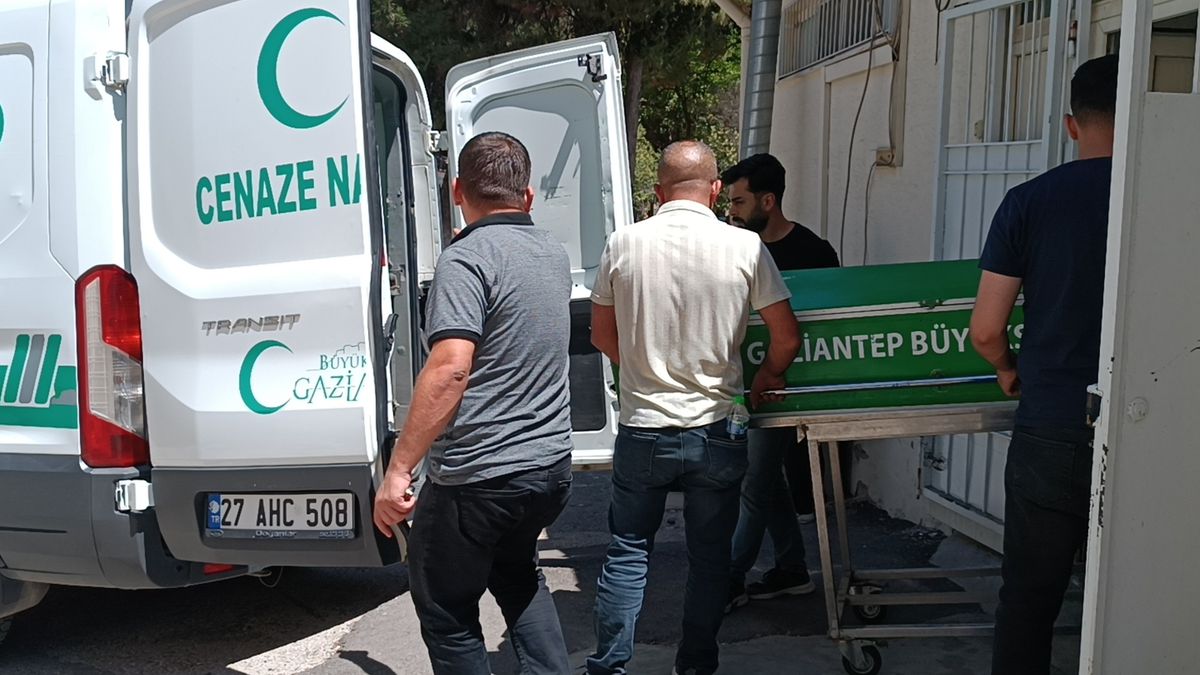 Gaziantep'te karne günü bıçaklanan liseli Çağlar, kurtarılamadı