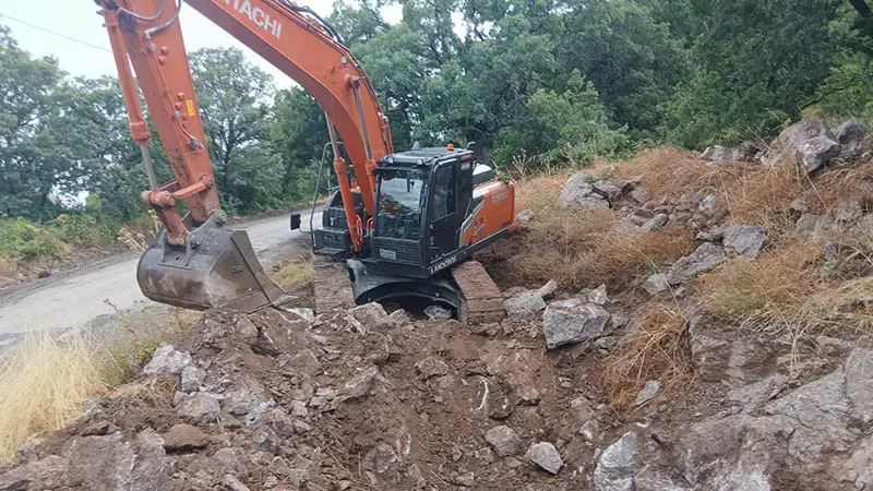 İş makinesiyle define kazısı yapan şüpheliler suçüstü yakalandı: 5 gözaltı