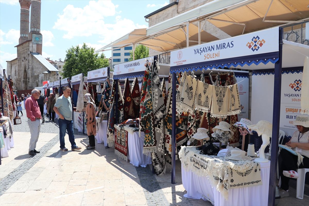 Sivas'ta "Yaşayan Miras Şöleni" başladı