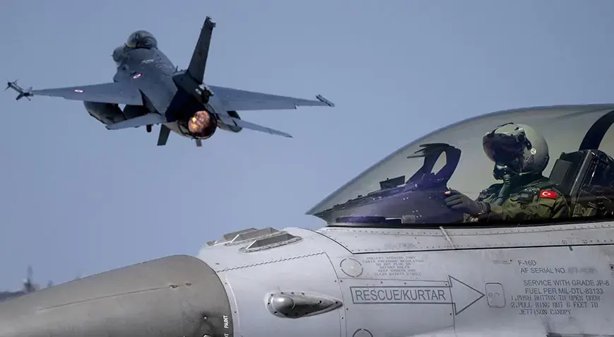 Türk F-16'ları Baltık semalarında görevde! 7/24 alarm nöbeti başladı