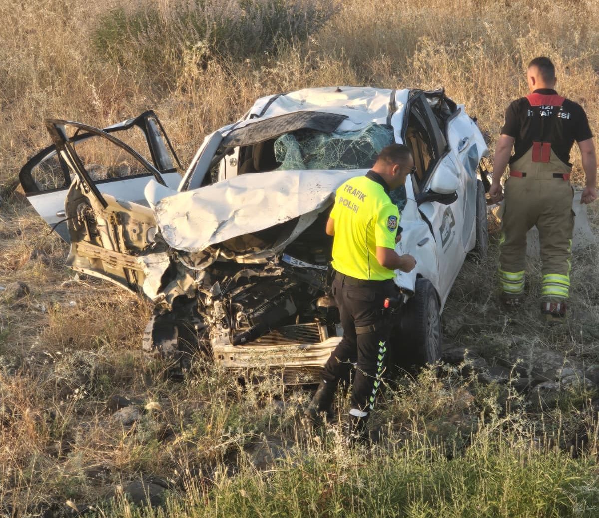 Şırnak'ta otomobil tarlaya uçtu: 1 ölü, 2 yaralı