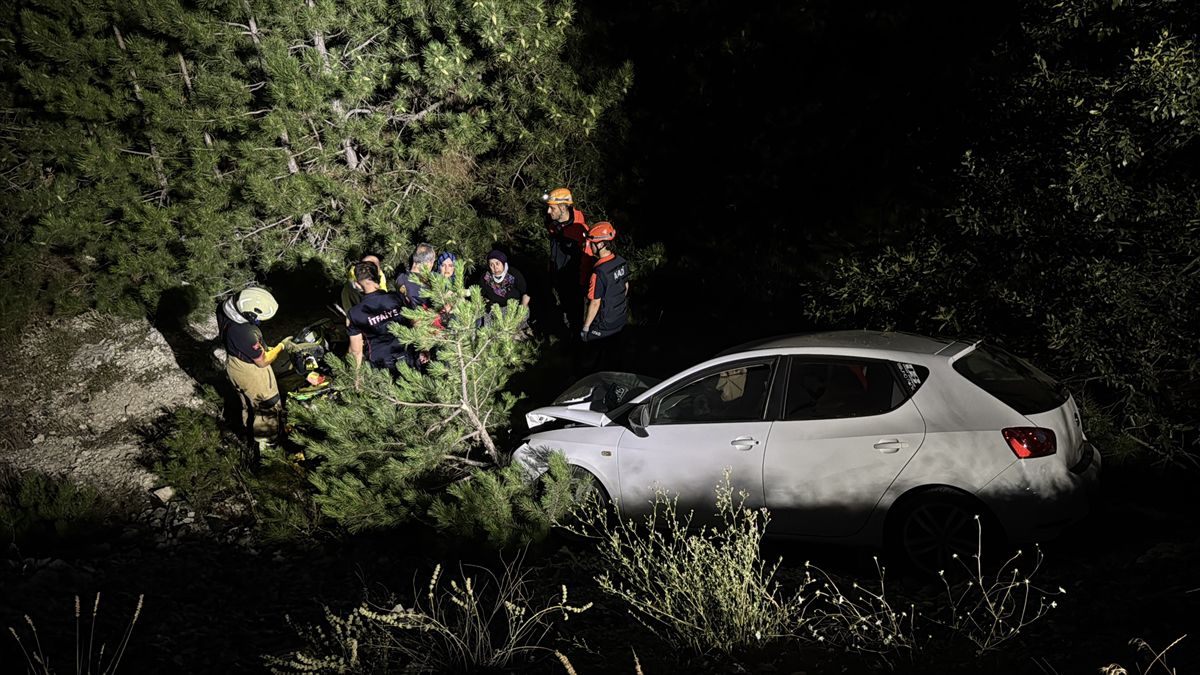 Kütahya'da otomobil ile motosiklet çarpıştı, 5 kişi yaralandı