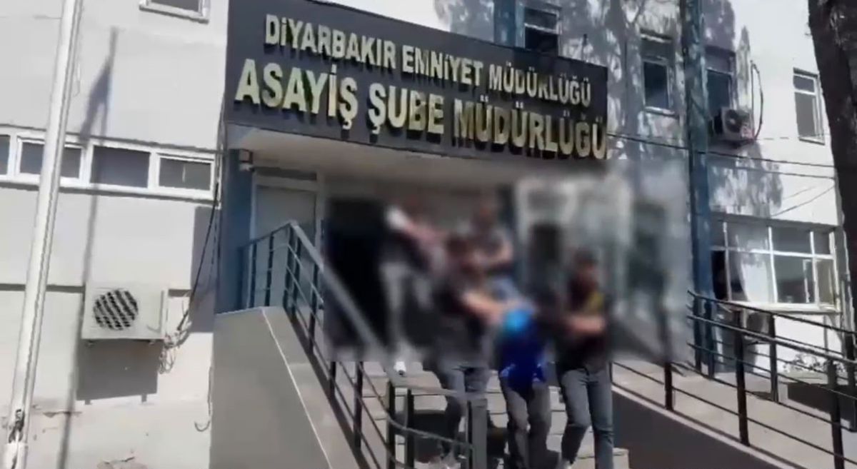 Diyarbakır'da banka şubesine silahla saldıran 2 şüpheli tutuklandı