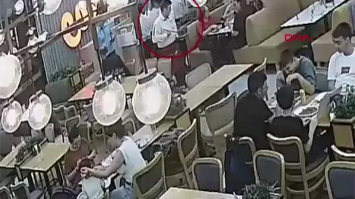 Kızgın tereyağı dolu tavanın sapı koptu, 2 yaşındaki Mercan yandı! Korkunç görüntü