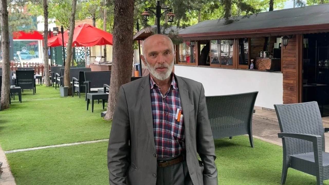 Aza baskısı istifa ettirdi