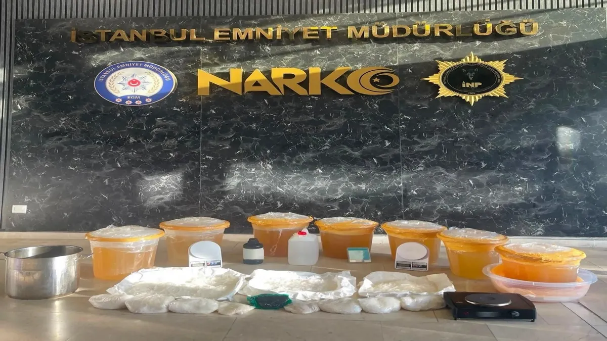 Küçükçekmece'de düzenlenen operasyonda yaklaşık 90 kilogram uyuşturucu ele geçirildi