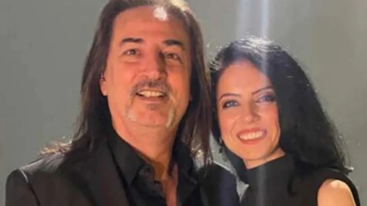 Şarkıcı Çelik’ten sevgilisiyle olay paylaşım! Nefret ediyorum deyip poz verdi …