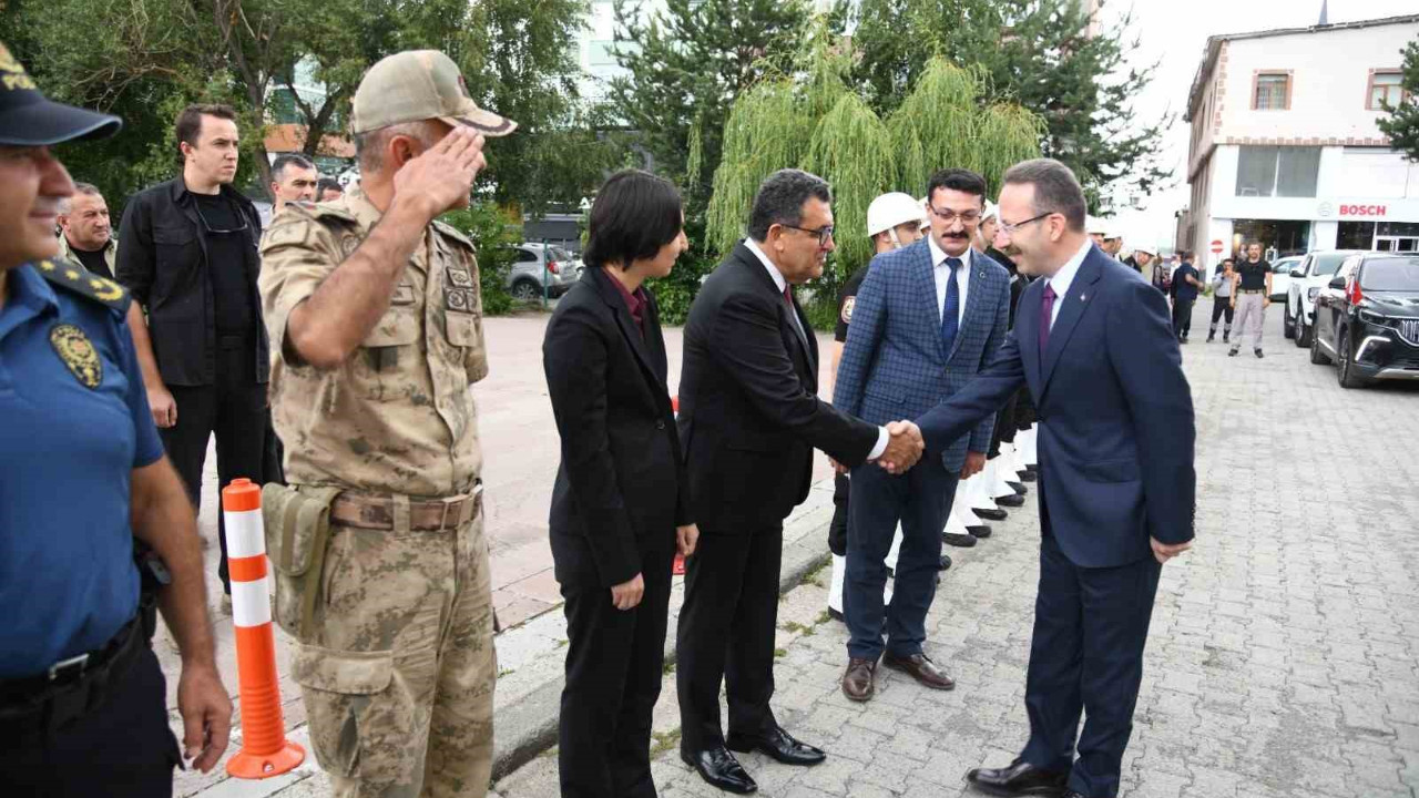 Ardahan’ın yeni valisi Ömer Hilmi Yamlı göreve başladı