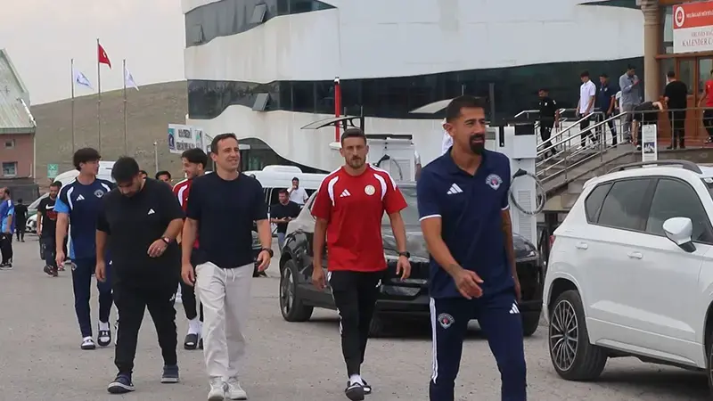 Erciyes’te kamp yapan takımlar aynı camide saf tuttu