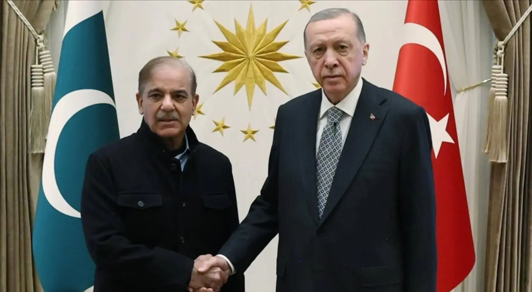 Pakistan Başbakanı, "liderliği" için Cumhurbaşkanı Erdoğan'a teşekkür etti
