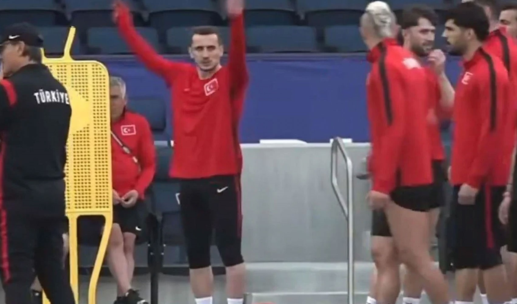 Galatasaray'ın yıldızına olay sözler: Kerem Aktürkoğlu antrenmanda ‘Lan gerizekalı’ diye bağırdı