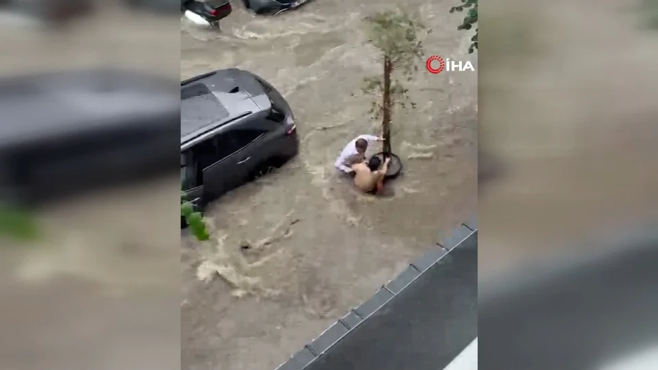 İstanbul’da Sel Tehlikesi: Vatandaşlar Zor Anlar Yaşadı