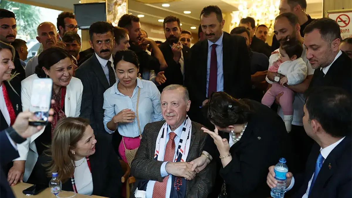 Cumhurbaşkanı Erdoğan Edirne'de vatandaşların taleplerini dinledi, sohbet etti