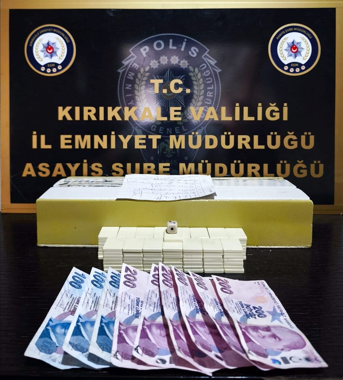 Kırıkkale'de kahvehanede kumar oynayan 4 kişiye 46 bin 416 lira ceza kesildi