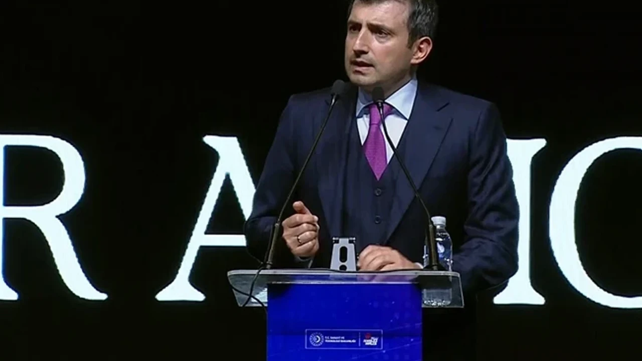 Selçuk Bayraktar'dan "Dijital Egemenlik" çağrısı: Teknoloji tekellerinin örümcek ağını yırtıp atabiliriz