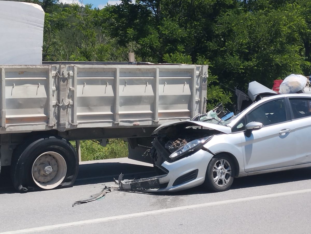 Çorum'da otomobil, TIR'a arkadan çarptı; 4 yaralı