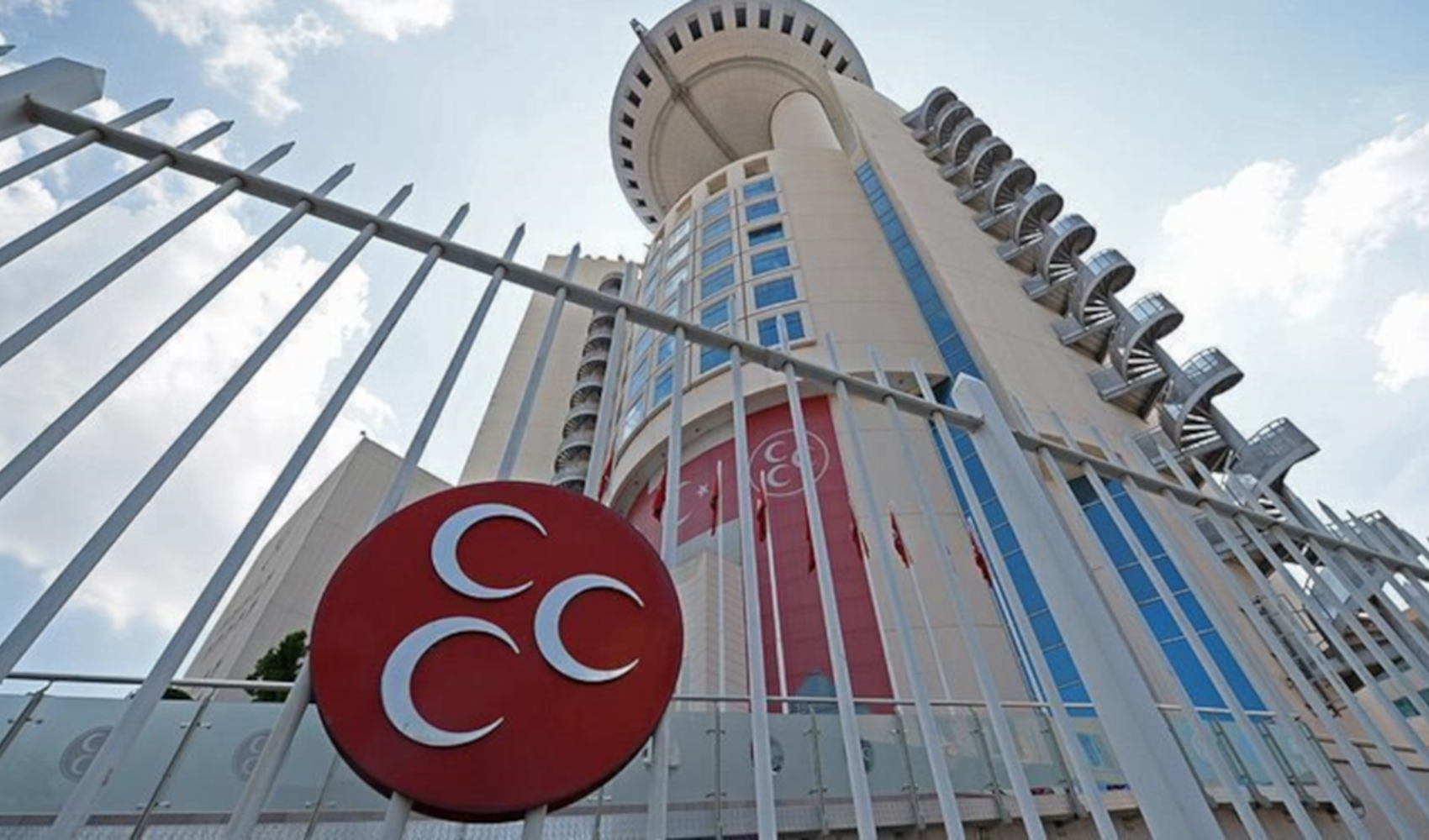 MHP'de bir teşkilat daha görevden alındı