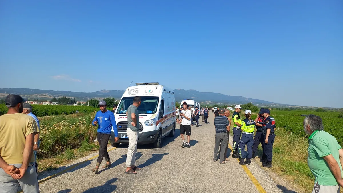 Manisa'da feci kaza! Özel halk minibüsü şarampole devrildi: 6 yaralı