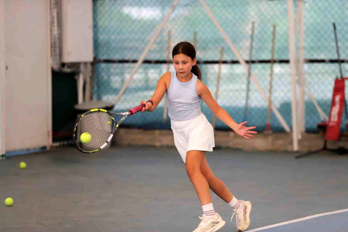 Menteşe'de tenis heyecanı başladı