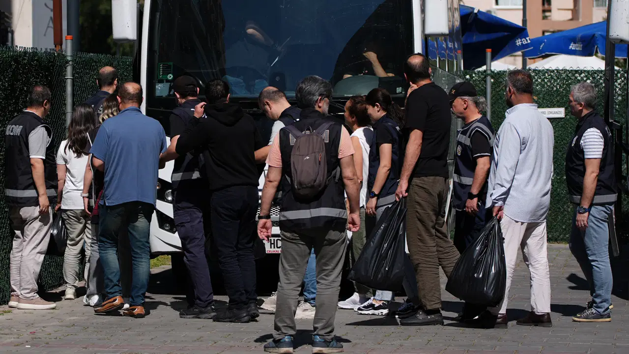 27 kişi tutuklanmıştı... Ege Üniversitesi'ne operasyon: 16 şirkete ait 150 araç ve 49 taşınmaza el konuldu