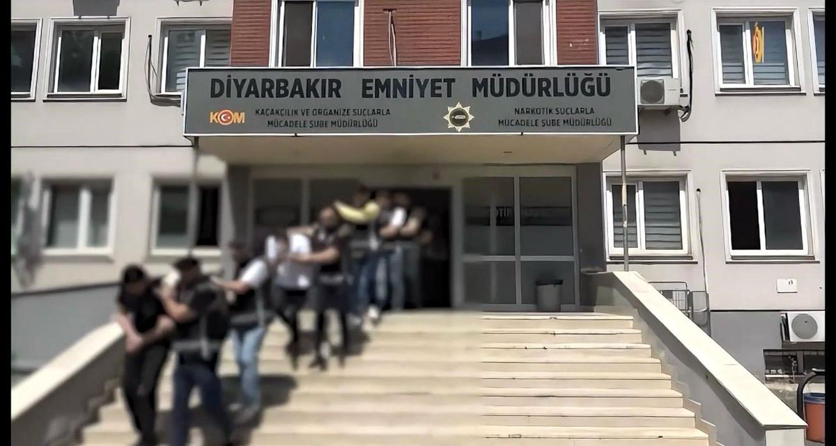Diyarbakır'da silahlı suç örgütü şebekesi çökertildi: 40 gözaltı