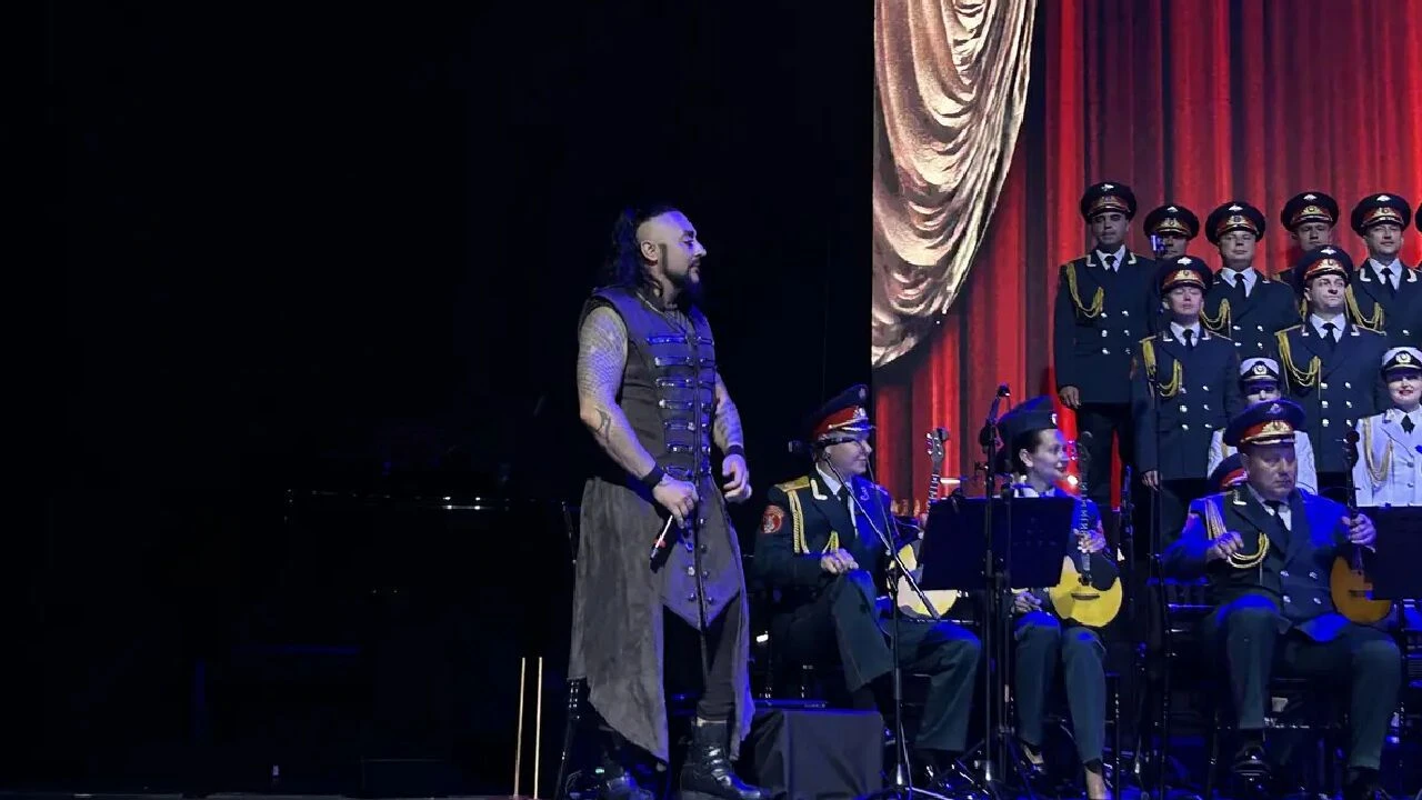 Hayko Cepkin ve Kızılordu Korosu'ndan "Ceddin Deden" performansı dinleyenleri büyüledi