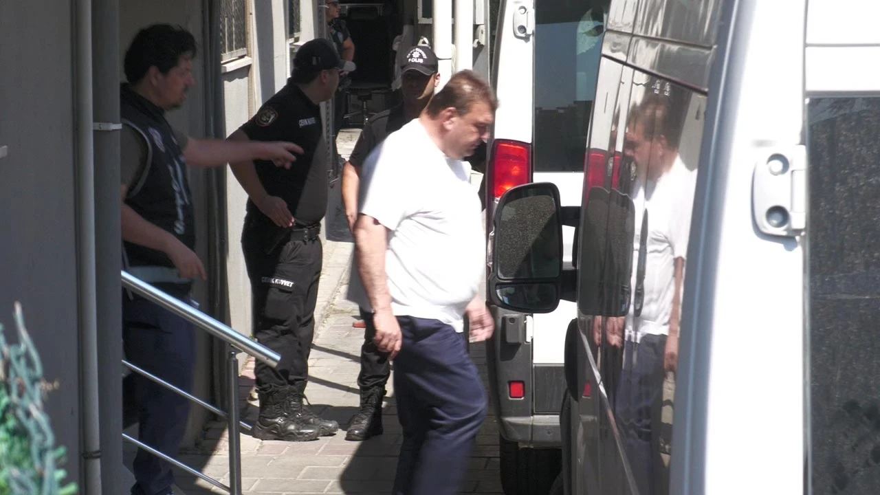 Gözaltına Alınan CHP'li Belediye Başkanı Hastaneye Sevk Edildi