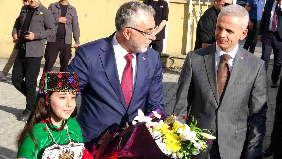 Çalışma Bakanı Işıkhan Ardahan'da