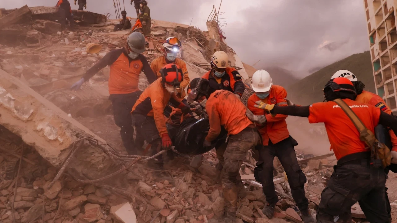 Deprem felaketinde ölenlerin sayısı 3811'e çıktı