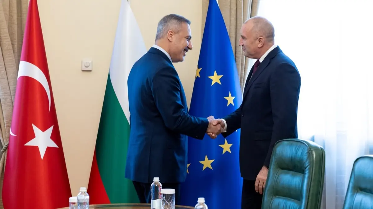 Bakan Fidan Bulgaristan'da! Başbakanı Radev ile görüştü