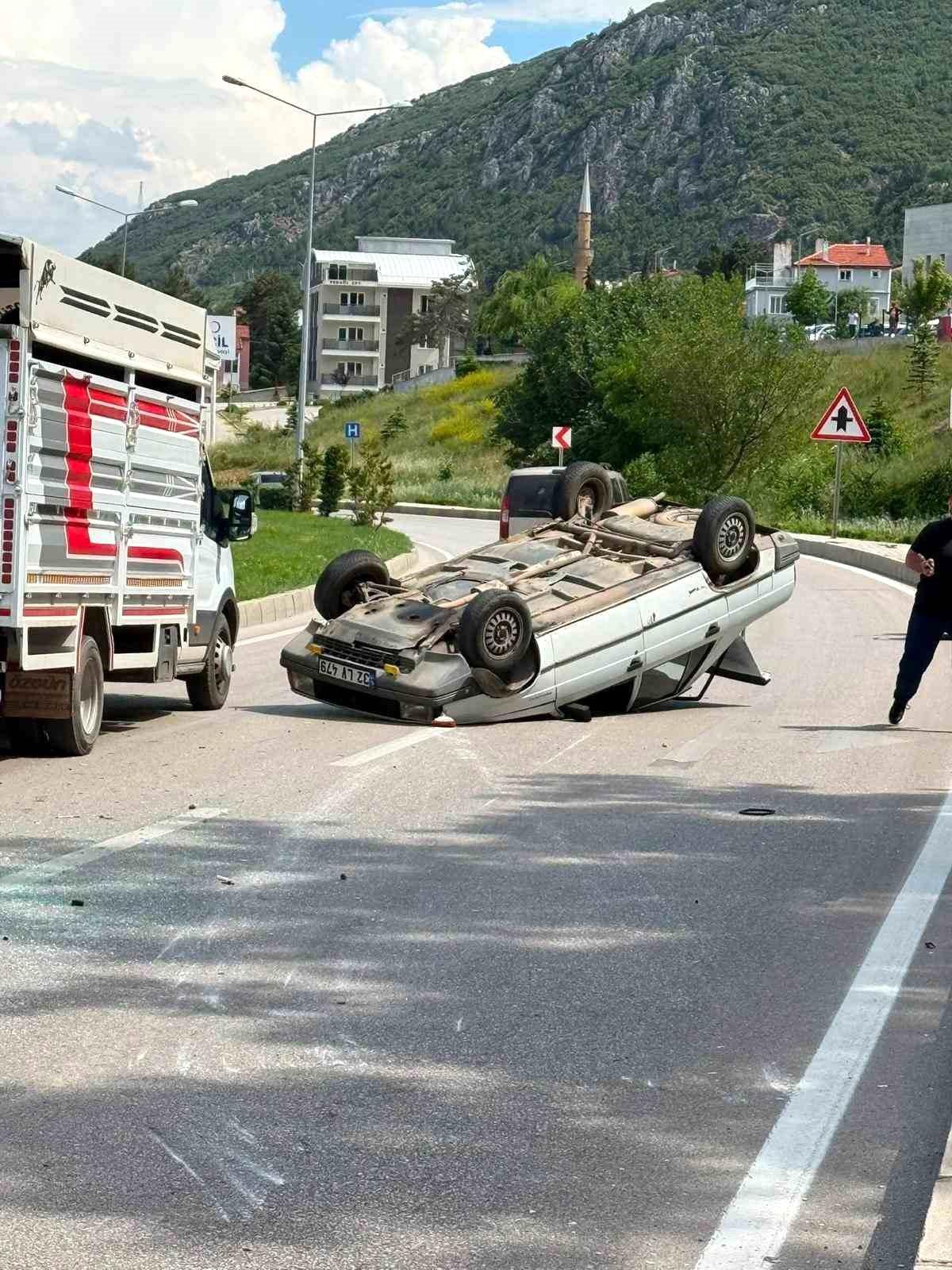 Eğirdir'de takla atan otomobilin sürücüsü yaralandı