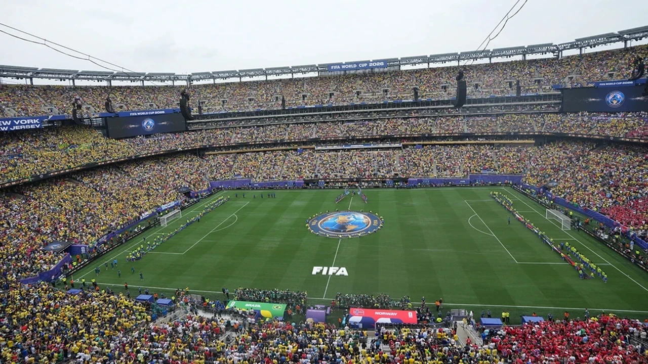 FIFA'nın yeni ticari hamlesi 'Yok artık' dedirtti: Çimler satışa çıkacak