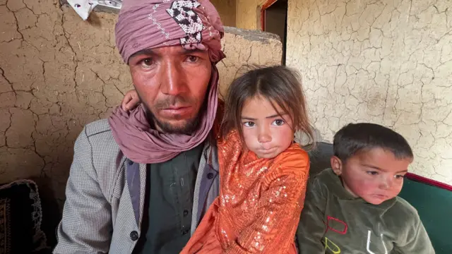 Bir babanın en zor kararı: Afganistan'da aileler yoksulluk nedeniyle çocuklarını satıyor