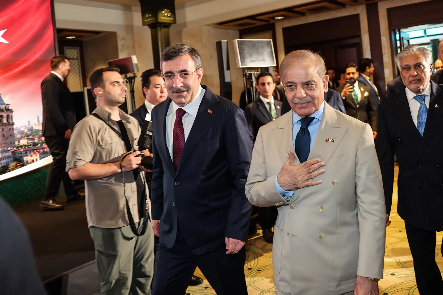 Pakistan Başbakanı Şerif: Türkiye yanımızda kaya gibi durdu