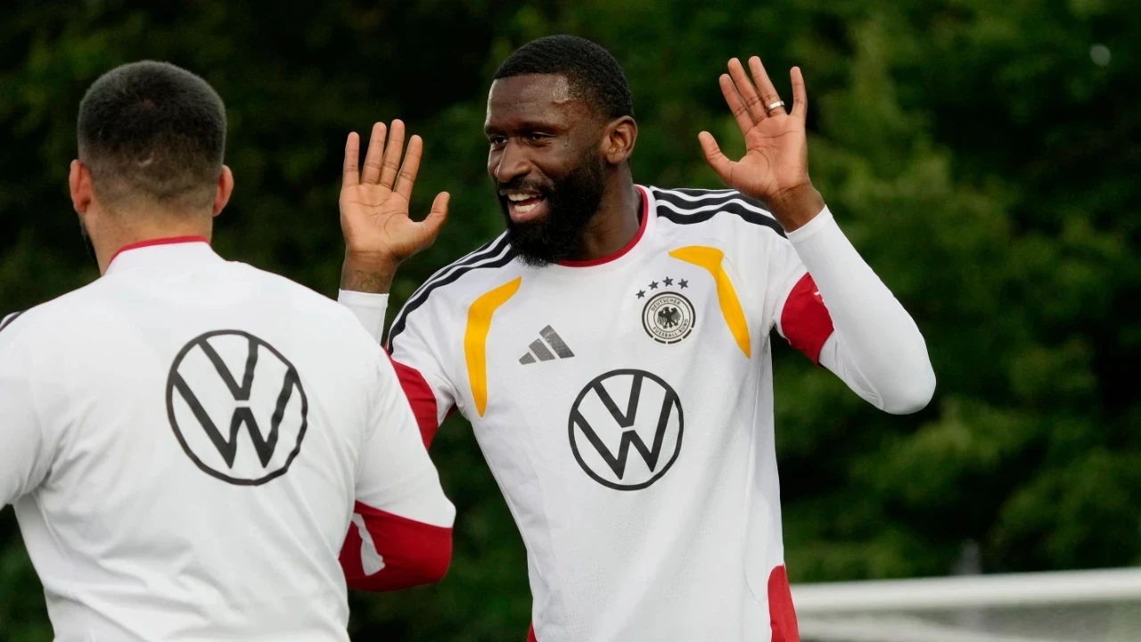 Real Madrid, Alman yıldız Rüdiger'in sözleşmesini 2027'ye uzattı