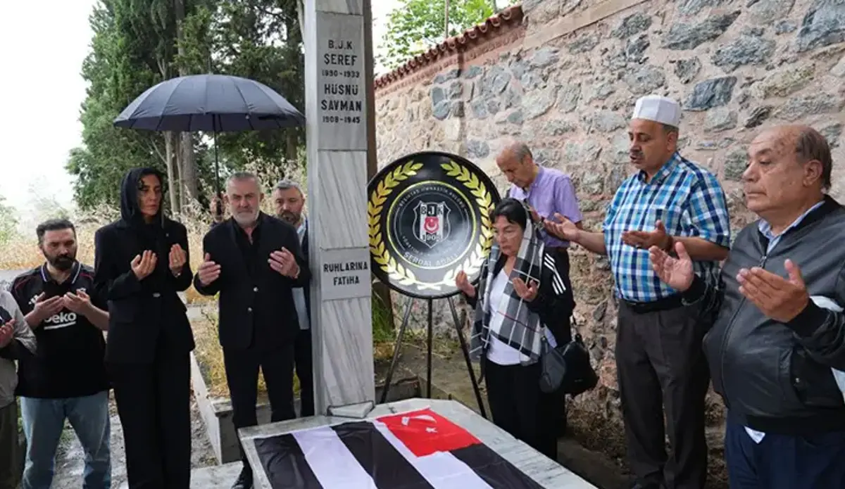 Beşiktaş'ta Şeref Bey kabri başında anıldı