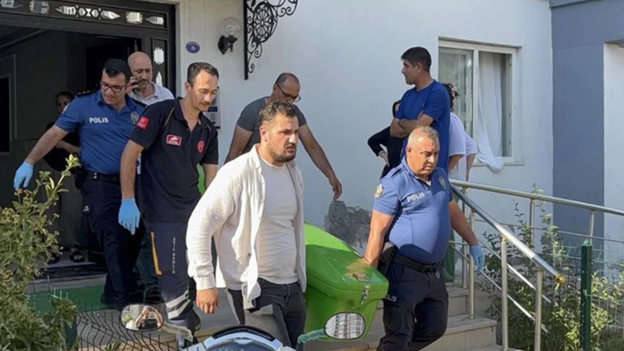 Asansörde sıkıştı: Hayatını kaybetti
