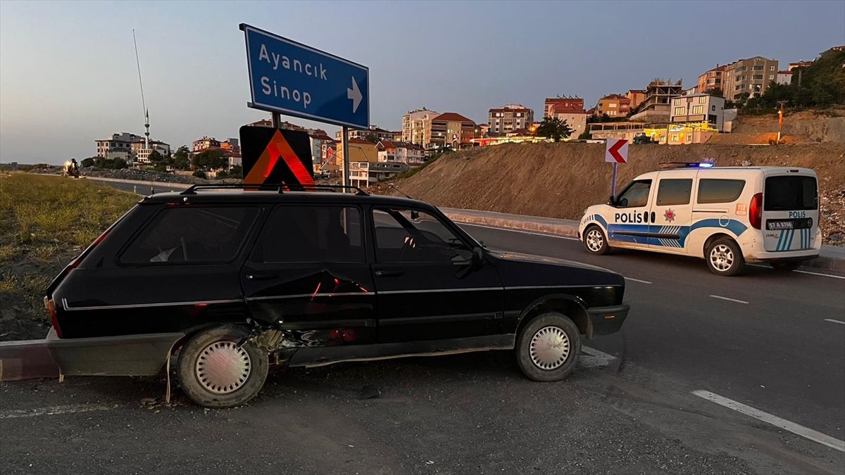 Türkeli'de hafif ticari araçla otomobilin çarpıştığı kazada bir kişi yaralandı