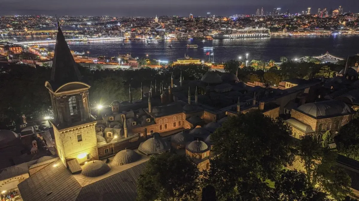 Yeni güzergahıyla kapılarını açıyor! Topkapı Sarayı'nda gece mesaisi genişliyor