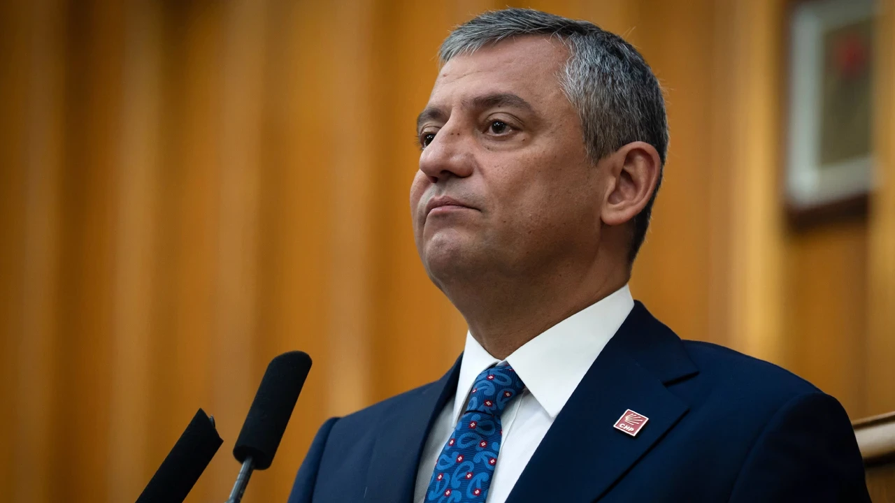 Özgür Özel Canlı Yayında Açıkladı: Yeni Parti Kuruluyor mu? Temmuz ve Ekim Detayı