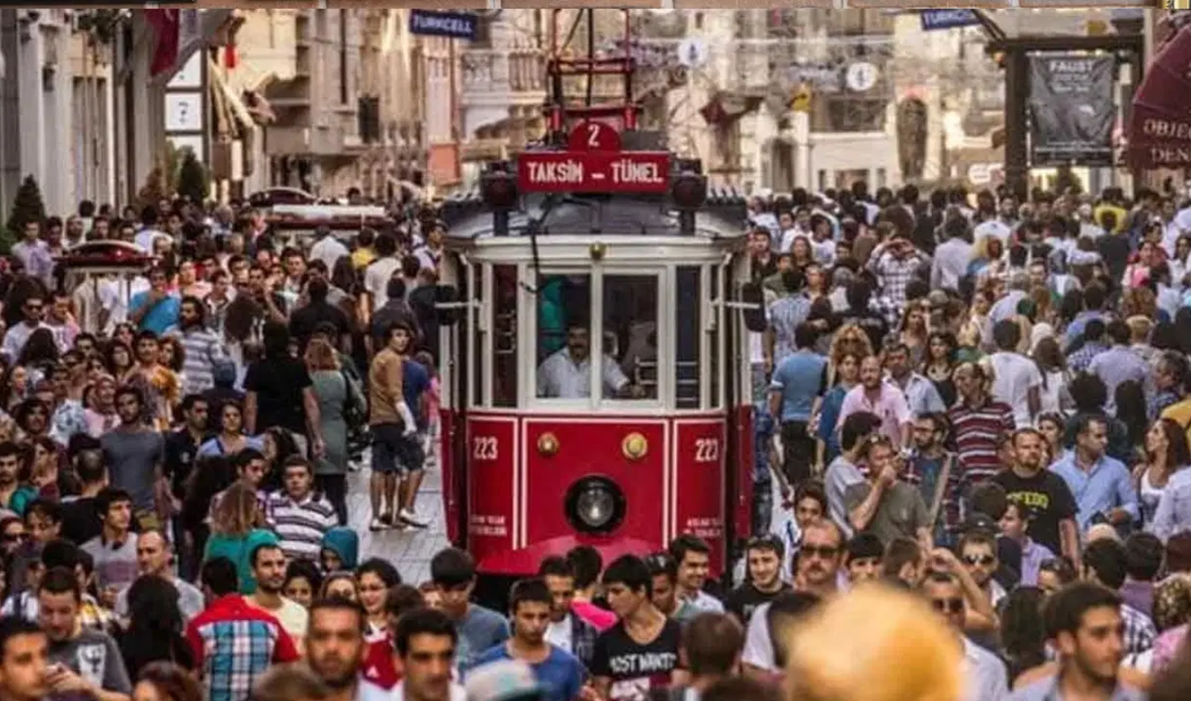 Türklerin günlük yaşamında uyku başı çekerken, gazete okuma alışkanlığı son 10 yılda yarıya indi