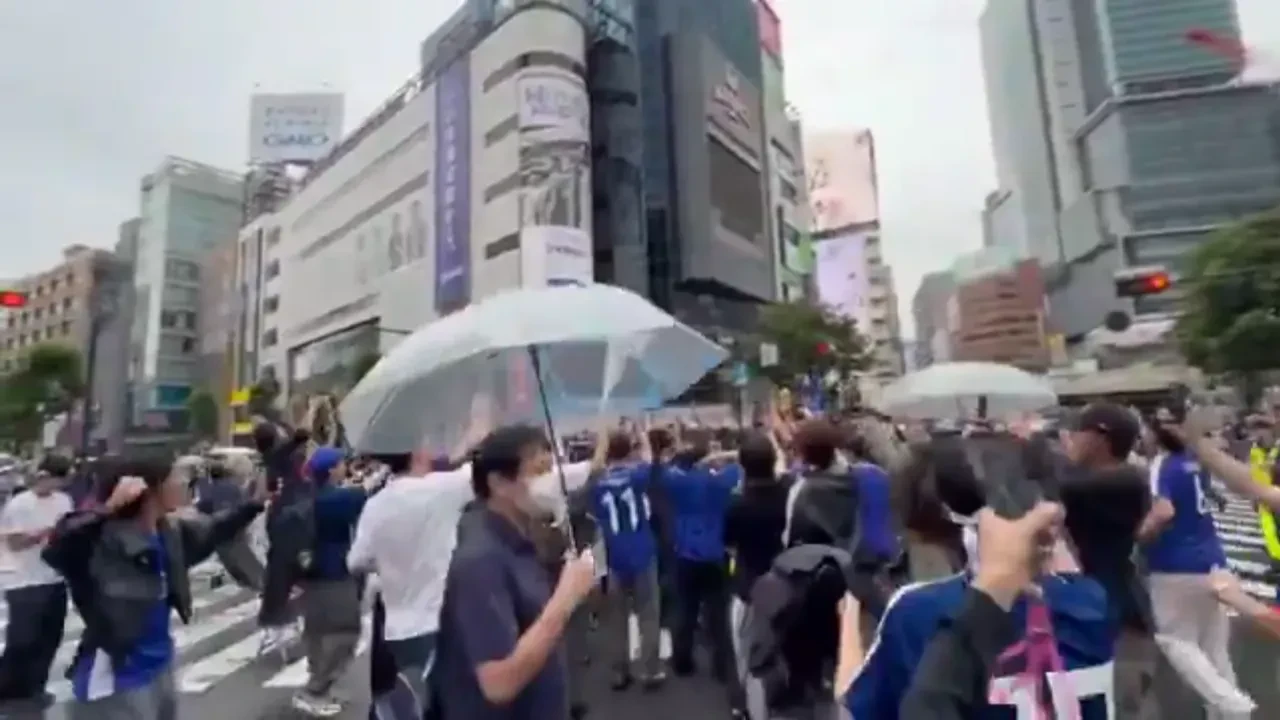 Japon taraftarların Dünya Kupası sevinci! Hollanda'yla kalınan beraberlik böyle kutlandı