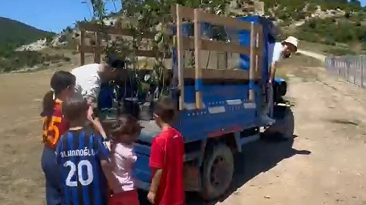 Zonguldak'ta "Küçük Eller Büyük Umutlar" hareketi! Kalafatlı köyünde fidanlar toprakla buluştu