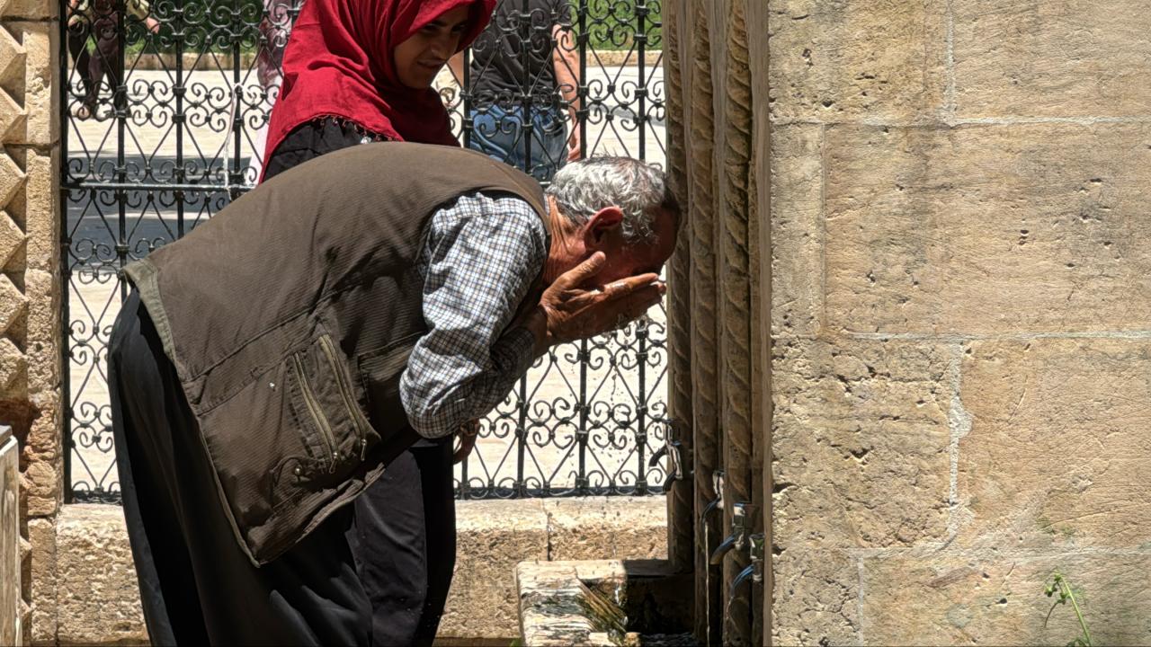 Şanlıurfa'da sıcak hava bunaltıyor
