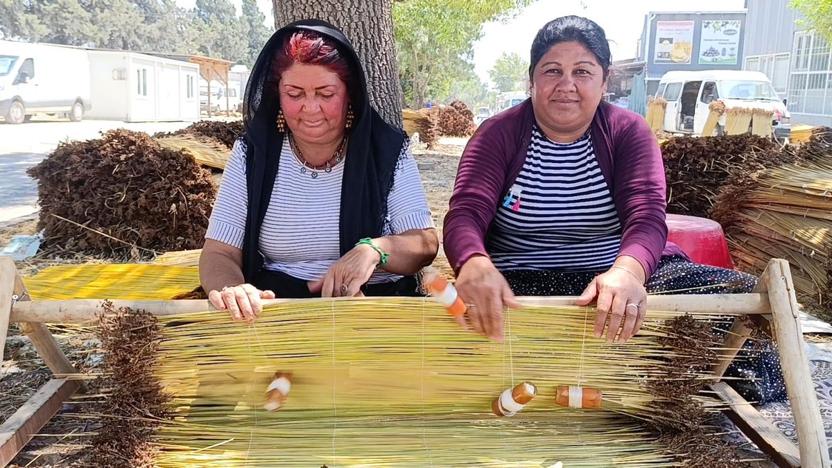 Kahramanmaraş'ın asırlık tarhana geleneğini yaşatan doğal çiğ ustaları naylon ürünlere karşı direniyor