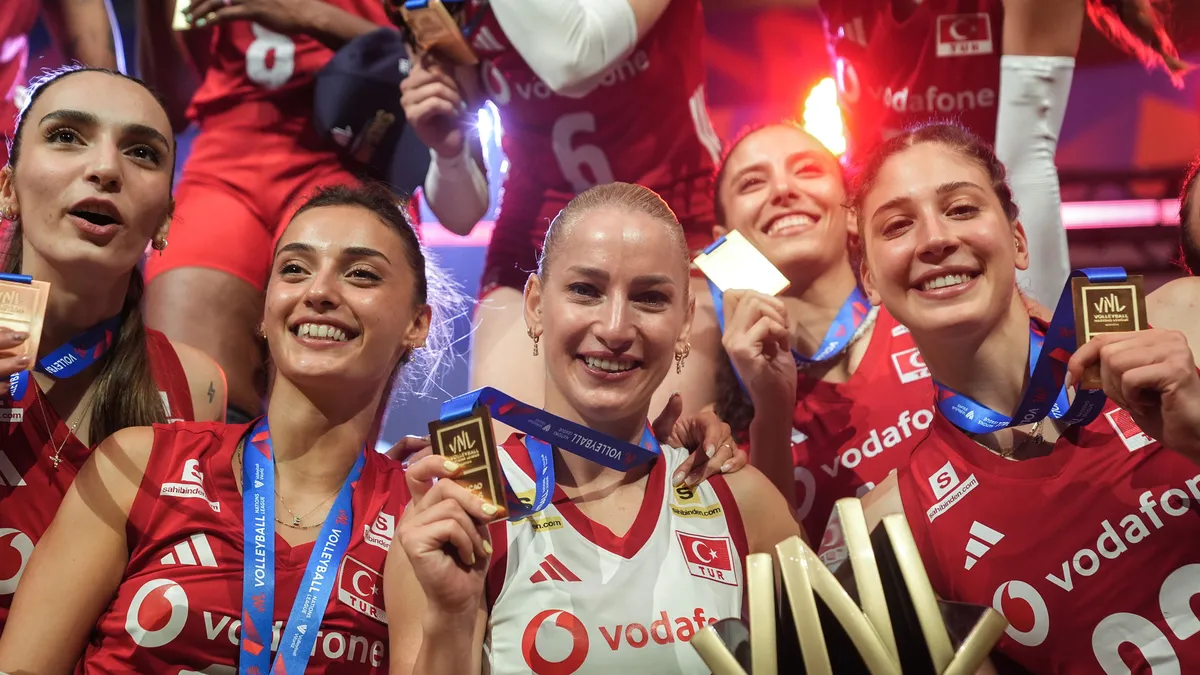 Çin'in rengi kırmızı beyaz! Filenin Sultanları Milletler Ligi şampiyonluğunu kutladı