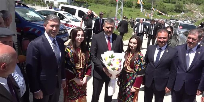 Bakan Çiftçi yeniden belde olan Yolüstü'nde oy istedi